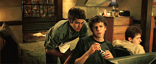 jesse-eisenberg-andrew-garfield-the-social-network-david-fincher.gif